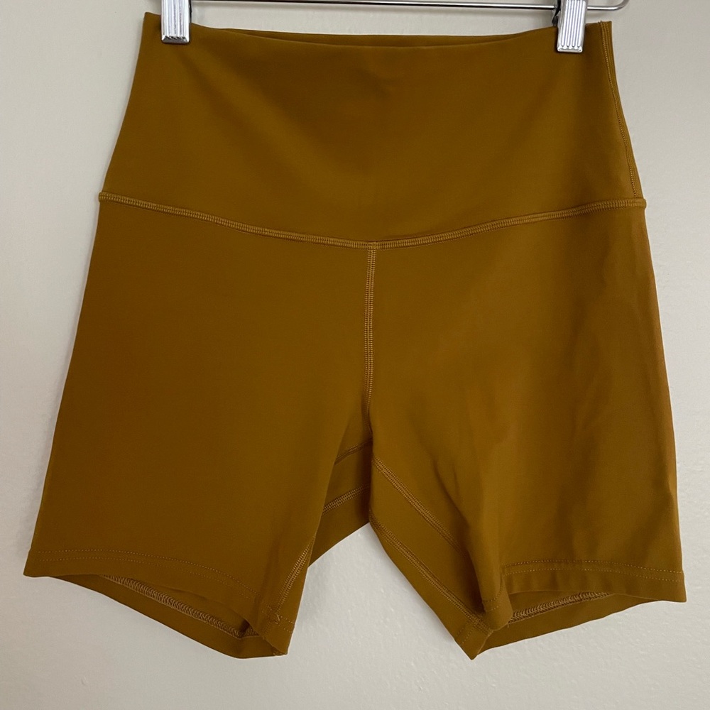 Lululemon align high waisted size 6 bike short, 4 inches